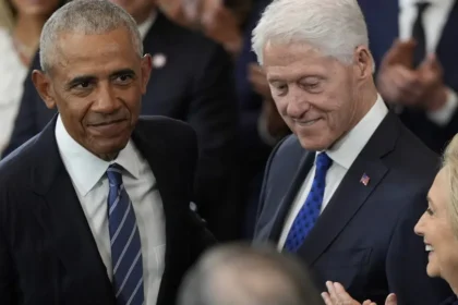 Clinton e Obama pedem que americanos se manifestem contra mortes pelo ICE