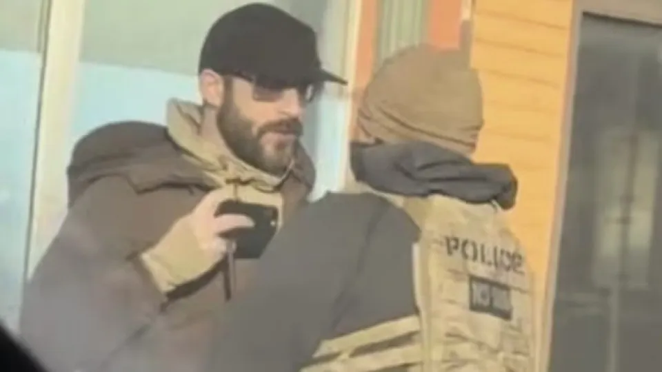 Imobilizado e no chão! O que mostram os vídeos da morte em Minneapolis?