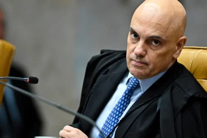 Moraes anula sindicância sobre atendimento a Bolsonaro e manda PF ouvir presidente do CFM