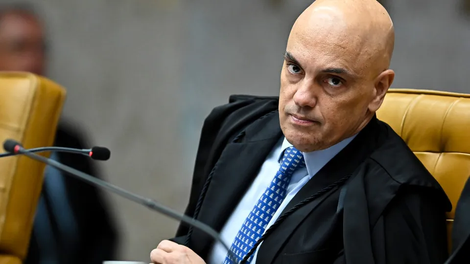 Moraes anula sindicância sobre atendimento a Bolsonaro e manda PF ouvir presidente do CFM