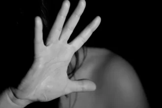 Tese da AGU obriga autor de feminicídio a ressarcir pensão do INSS