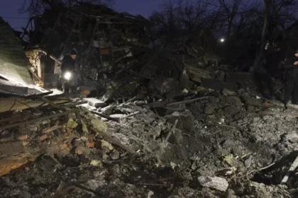 Bombardeios russos sobre Kiev e Carcóvia fazem um morto e 15 feridos