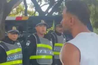 Policial usa spray de pimenta contra deputado em bloco no DF; veja