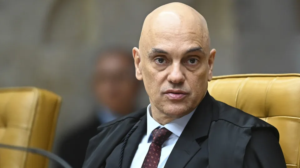 Moraes pede esclarecimentos à PF após Bolsonaro reclamar de barulho do ar-condicionado