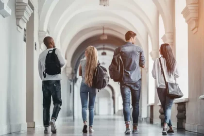 Universidades particulares têm seleções abertas para medicina