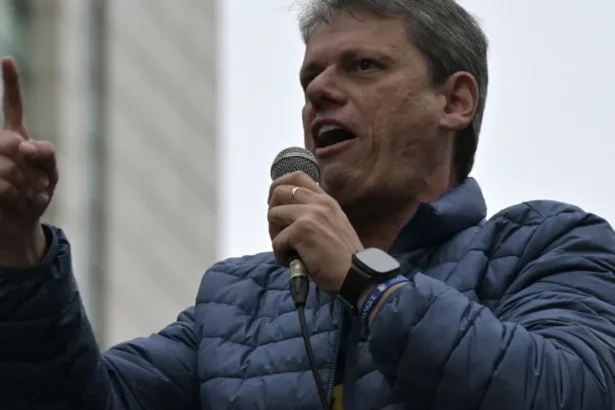 Tarcísio busca espaço na crise da Venezuela, reforça tom eleitoral e recalibra relação com Trump