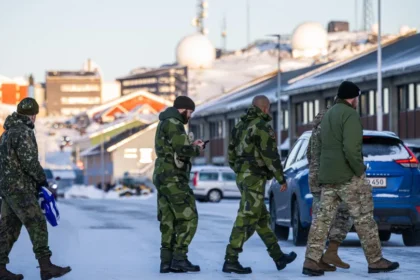 Dinamarca reforça envio de soldados à Groenlândia após ameaças de Trump
