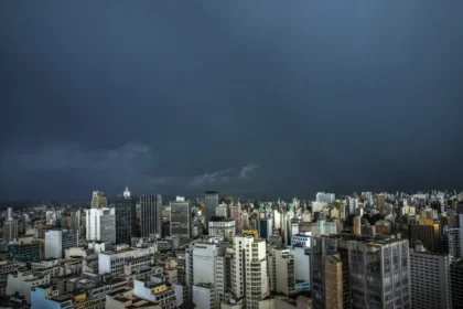 Após temporal, Grande São Paulo amanhece com 14 mil imóveis sem energia