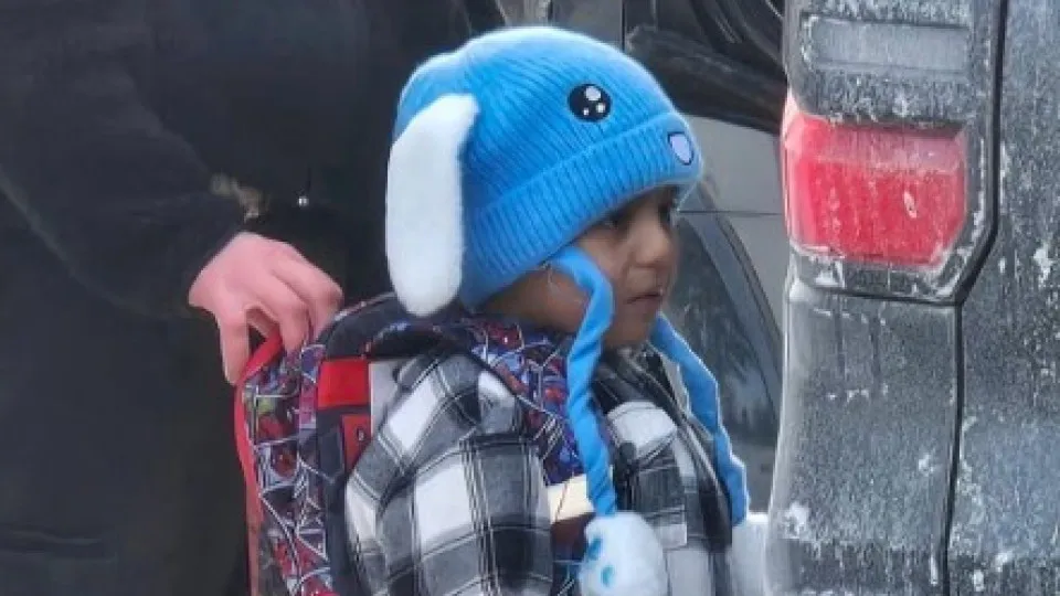 Criança de 5 anos é detida pelo ICE e enviada a centro de prisão no Texas