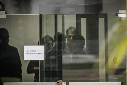 Defesa pede que Bolsonaro permaneça em prisão domiciliar