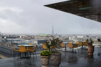 Homem é acusado de agressão sexual em terraço de restaurante em Paris