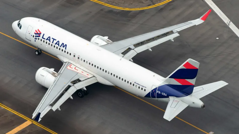 Vídeo mostra momento em que avião da Latam aborta decolagem em Guarulhos