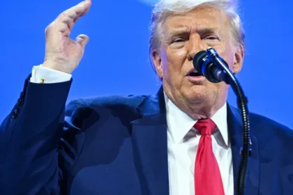 Não quero usar a força, só quero a Groenlândia, diz Trump