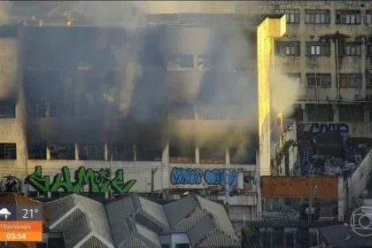 Incêndio em prédio na Vila Prudente deixa dois mortos, entre eles, um bebê