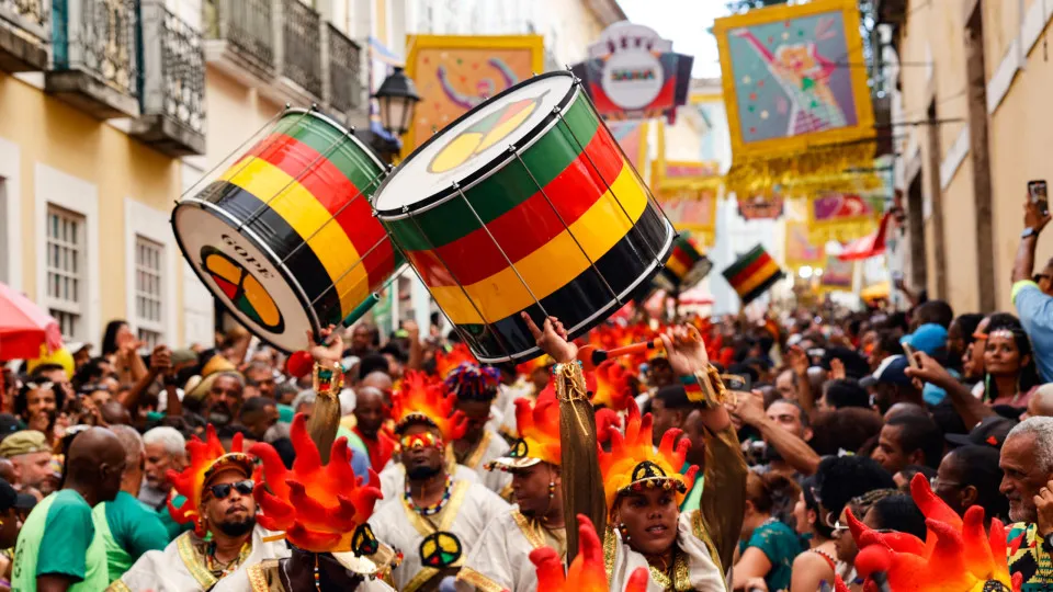 Olodum abre desfiles em Salvador