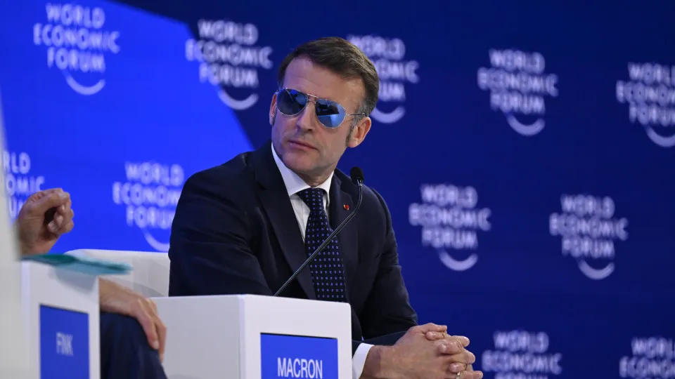 Macron critica EUA em Davos e diz que Europa prefere respeito a lidar com valentões