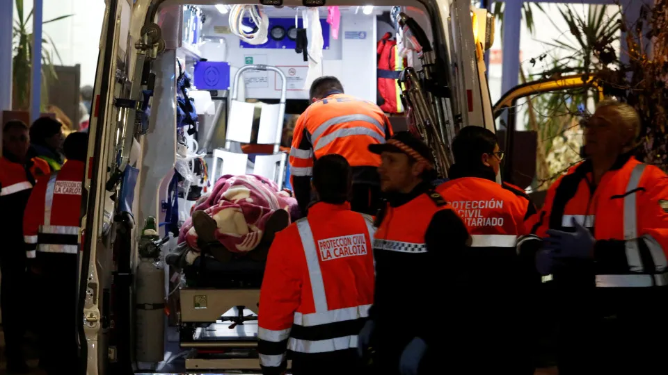 Menina de 6 anos perde pais, irmão e primo no descarrilamento na Espanha