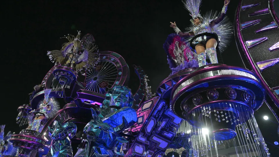 Campeã em 2025, Rosas de Ouro é rebaixada no Carnaval de SP