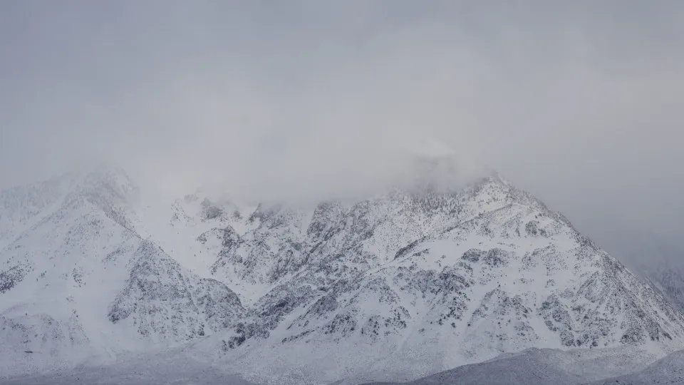 Avalanche na Califórnia deixa 10 esquiadores desaparecidos