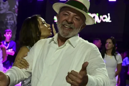 PT já moveu ação para impedir homenagem a presidenciáveis do PSDB no Carnaval