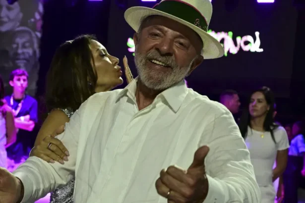PT já moveu ação para impedir homenagem a presidenciáveis do PSDB no Carnaval