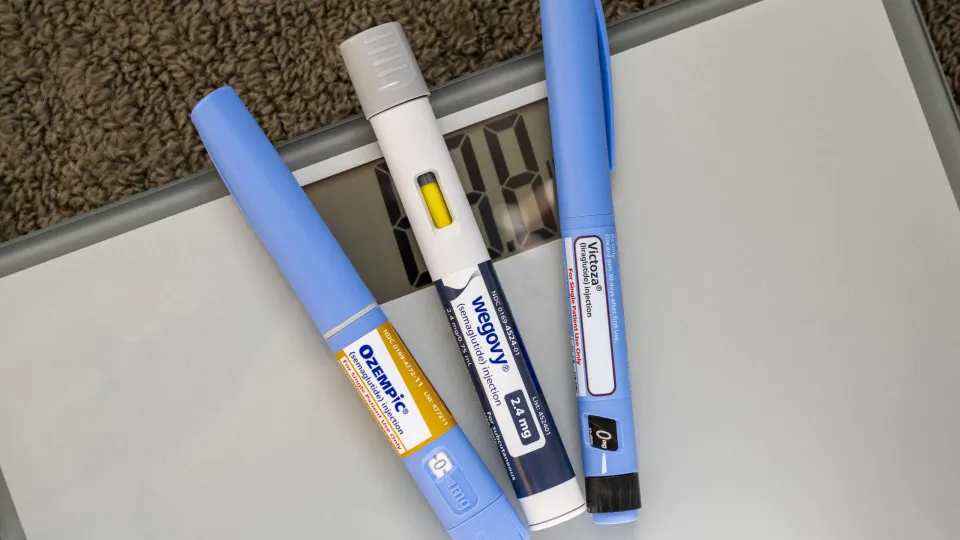 Uso de canetas emagrecedoras por idosos requer cuidados, diz geriatra