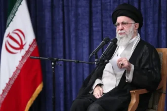 Khamenei culpa Trump pelos mortos no Irã e EUA ameaçam