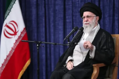 Khamenei culpa Trump pelos mortos no Irã e EUA ameaçam