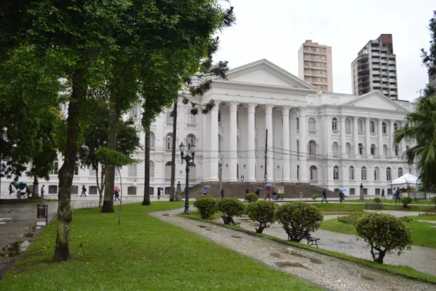 UFPR oferece mais de 800 vagas para ingresso com nota do Enem