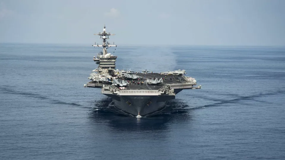EUA mobilizam dois porta-aviões para manter pressão sobre o Irã