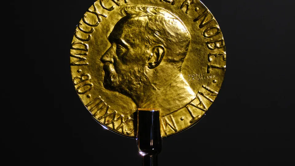 Corina oferece Nobel a Trump e premiação avisa: