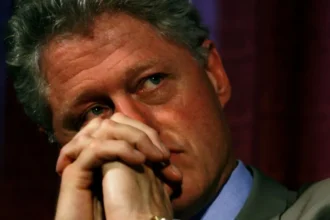 Clinton não comparece a audiência do caso Epstein no Congresso e pode ser acusado de desacato