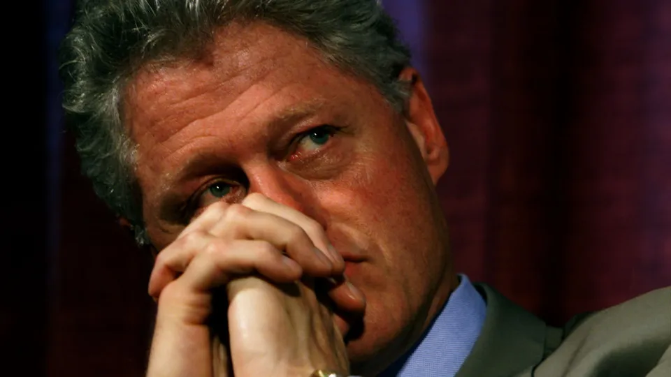 Clinton não comparece a audiência do caso Epstein no Congresso e pode ser acusado de desacato