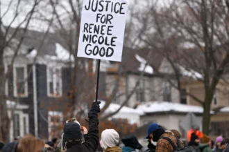 ONU pede investigação à morte de mulher por agente do ICE em Minneapolis