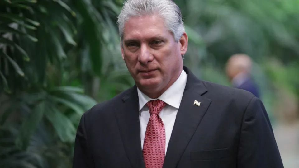 Após ameaça de Trump, líder de Cuba diz que não está em negociações com os EUA