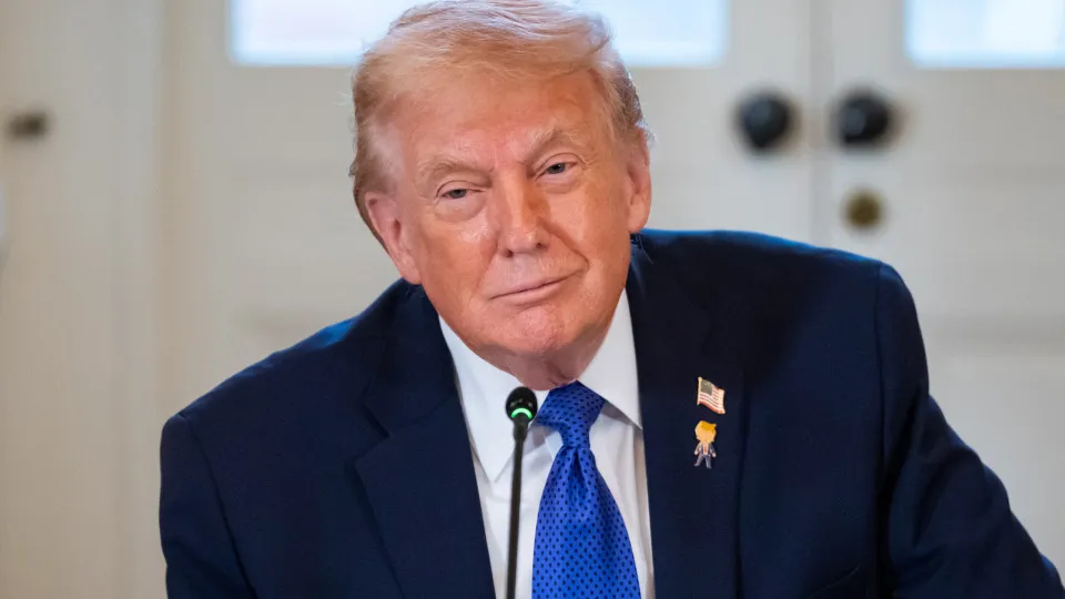 Trump se autoproclama presidente da Venezuela em publicação online