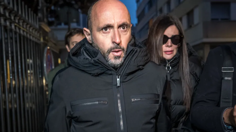 Incêndio na Suíça. Porta de serviço do bar estava trancada por dentro