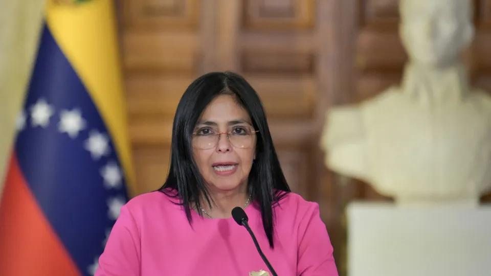 Venezuela e EUA retomam contato diplomático limitado e avaliam reabertura de embaixadas