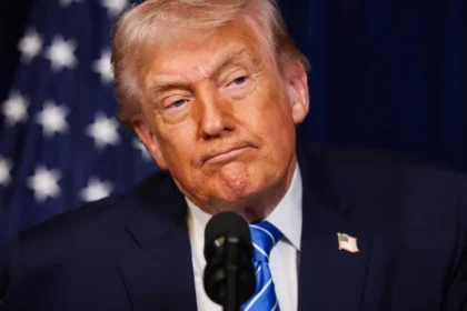 Trump diz que suspendeu novos ataques contra a Venezuela após regime libertar presos políticos