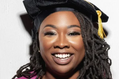 Parteira que queria mudar acesso à saúde nos EUA morre após dar à luz