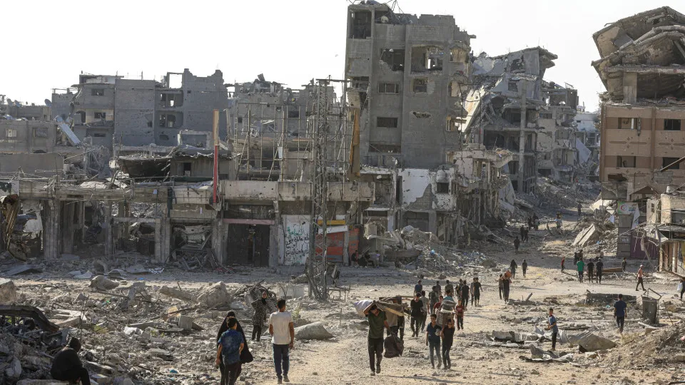 Plano de Trump para reconstruir Gaza prevê arranha-céus à beira-mar