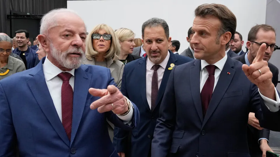 Macron convida Lula para cúpula do G7 na França