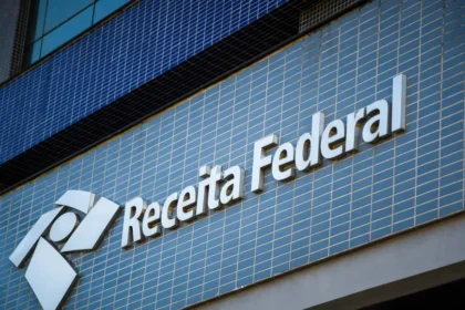 Receita exonera auditor alvo de operação da Polícia Federal