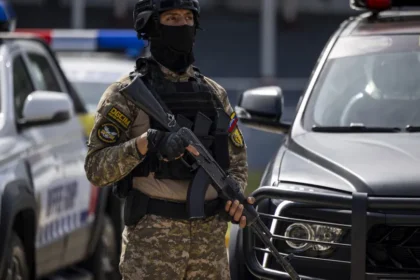 Governo venezuelano diz que ataque dos EUA causou pelo menos 100 mortos