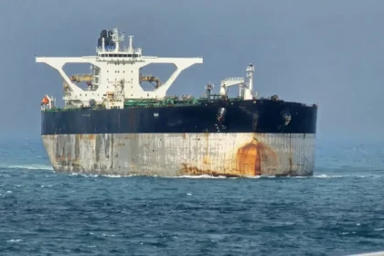 EUA apreendem dois navios que transportariam petróleo da Venezuela