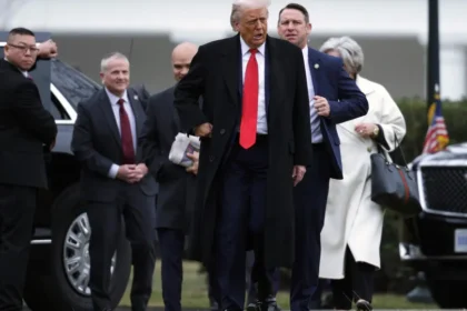 Trump manda Venezuela parar de fornecer petróleo à Rússia e China, diz TV