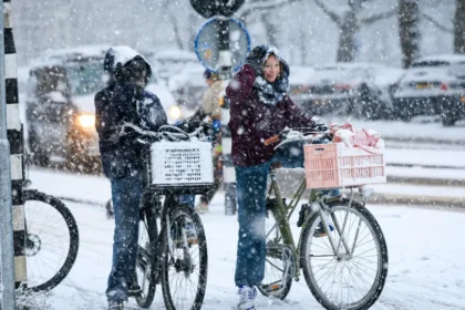Neve cobre a Europa e transforma cidades em cenários de cartão-postal