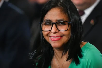 Delcy Rodríguez é empossada como líder interina da Venezuela