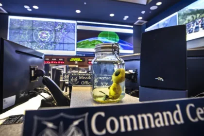 Força aérea dos EUA intercepta cinco aeronaves russas perto do Alasca