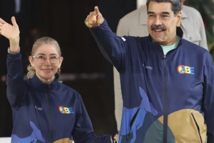 Quem é Cilia Flores, a poderosa esposa de Maduro que foi capturada após ataque dos EUA